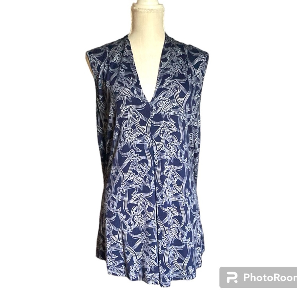 Cable & Gauge Navy Blue and White Sleeveless V-Neck Printed Top